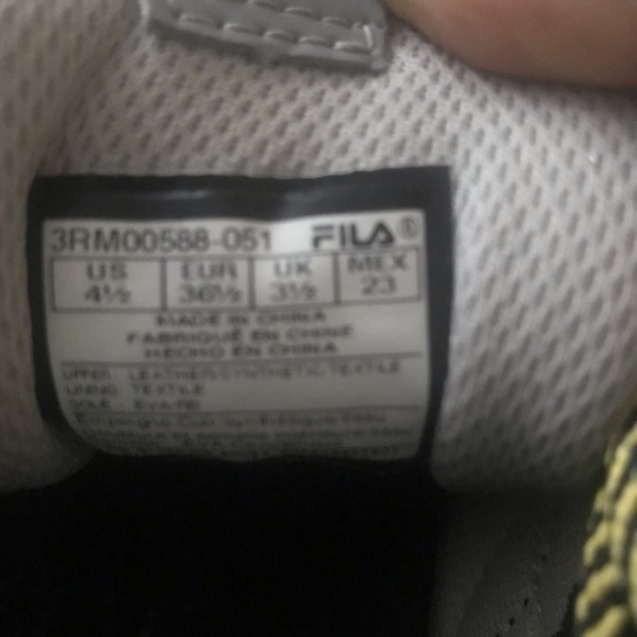 Boys FILA gymshoes gray / multiple colors size 4.5 - Picture 5 of 7